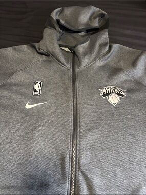 Nike Dark Grey & White New York Knicks Full-Zip Hoodie Jacket. XXL